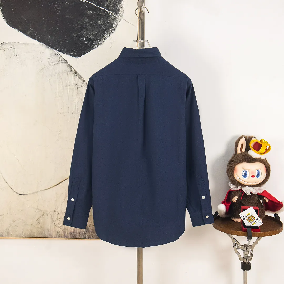 P270 zp version [Exclusive supply] Ralph Lauren/Ralph Lauren's classic evergreen single product 100 cotton Oxford spun old money style casual long-sleeved shirt. 100% restored workmanship. The entire garment is embedded with seams and clean edges. The upper back seams are reorganized for a better fit. ✅ 100 cotton Oxford spun on the face. Pre-wash treatment. The texture is tight and soft. ✅ Custom dyed original pearlescent white bottom buttons. Size partitions. ✅ Special shaped chiffon foil is included in the collar door tube. It is not easy to deform and pull. ✅ RL classic version of the Oxford shirt. The thick and crisp feeling brought by the Oxford cloth. It can be worn alone or as an outer layer. It can be worn in all seasons. It is a must-have item for the wardrobe. Get it with your eyes closed. Color: black, white, pink, blue, carbon gray, khaki, navy blue and red label, dark blue and white label (8 colors) Size: S M L XL Number: WW10970